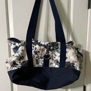 NWOT Thirty One travel tote bag